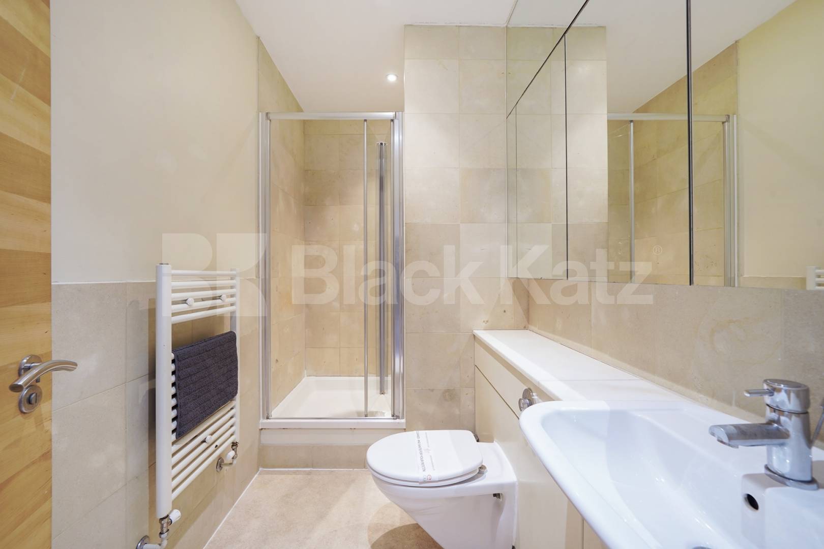 Boasting over 1350 Sq.Ft. of living and entertaining space Marcia Road, London Bridge